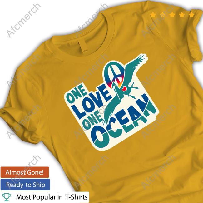 Official Jimmy Buffett Wearing One Love One Ocean T Shirt